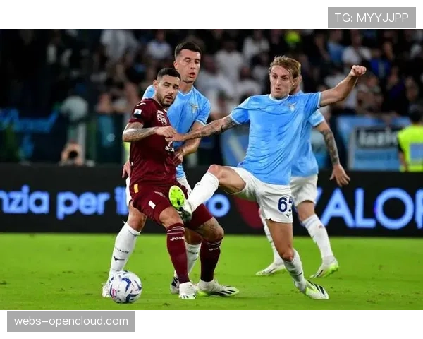 官方：热那亚与37岁的中场老将斯特罗曼完成一年续约